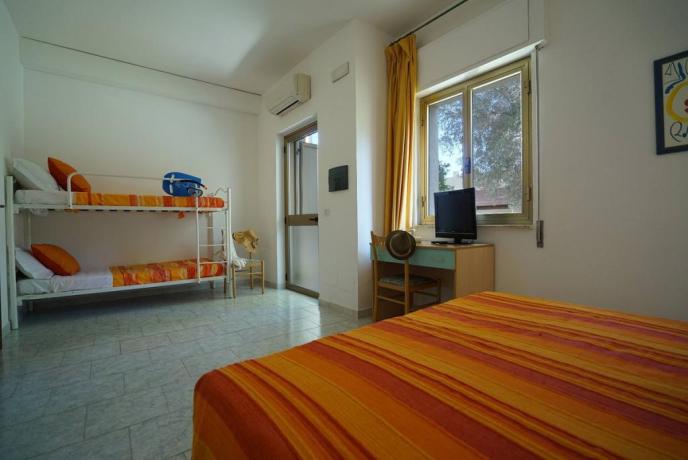 Mono 4 posti-letto con aria-condizionata-balcone Sellia-marina