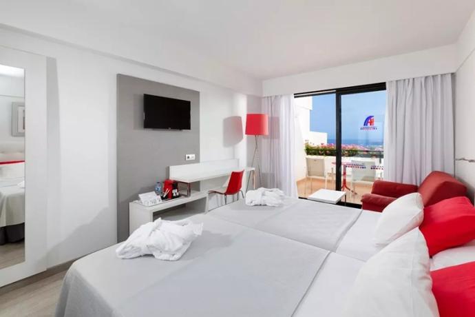 Ampie camere con balcone vista mare Tenerife 