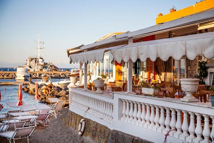 Hotel con ristorante pizzeria sul mare a Ischia