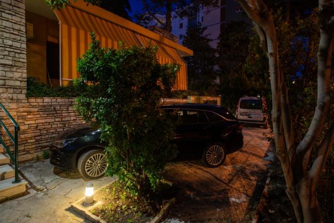 Villa con Parcheggio Custodito interno 