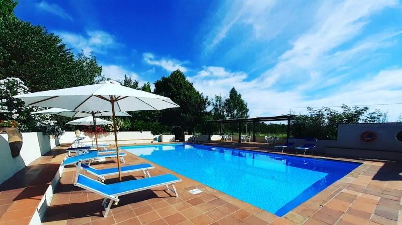 Casale con piscina e lettini Castiglione del Lago