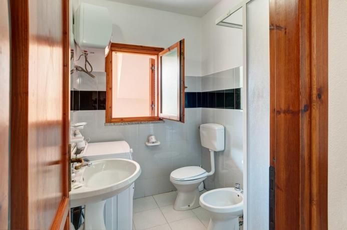 bagno del trilocale al primo piano san teodoro 