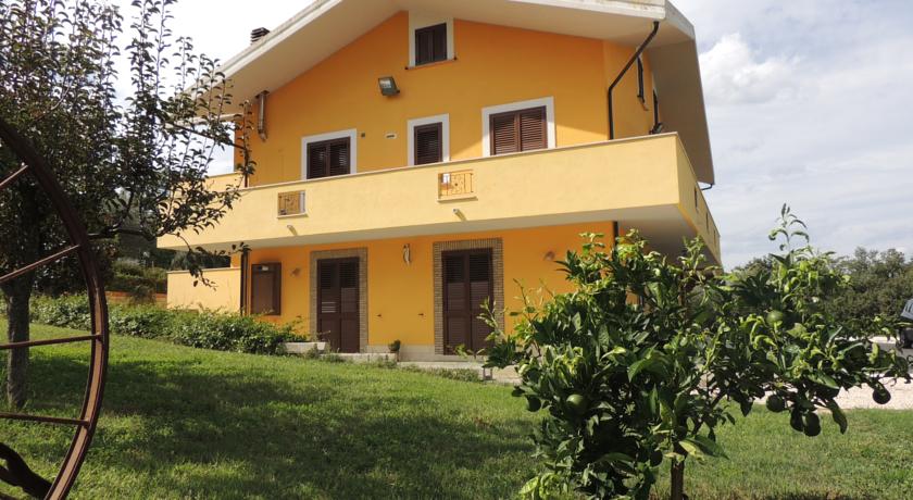 Agriturismo immerso nel verde vicino mare
