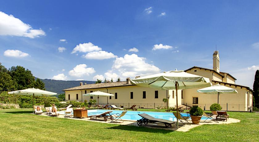 Panorama con piscina 