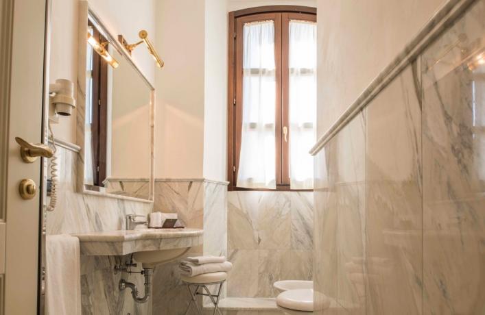 Set asciugamani e accappatoio hotel4stelle Verucchio