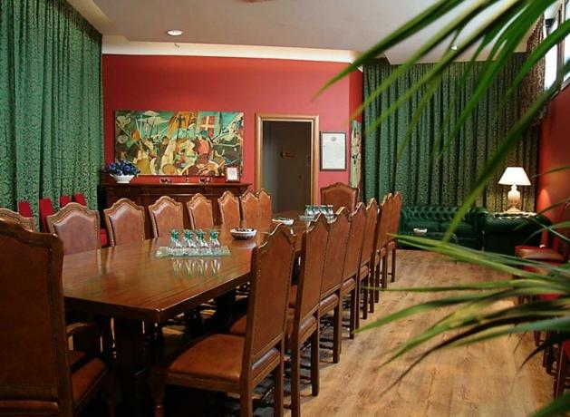 Sala convegni 25 posti per incontri lavoro Arezzo