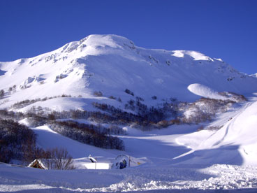 Skiing in Abruzzo, find inexpoensive hotels 