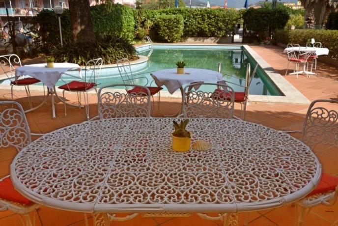 Piscina Hotel-3-stelle in Liguria-San-Bartolomeo-a-mare