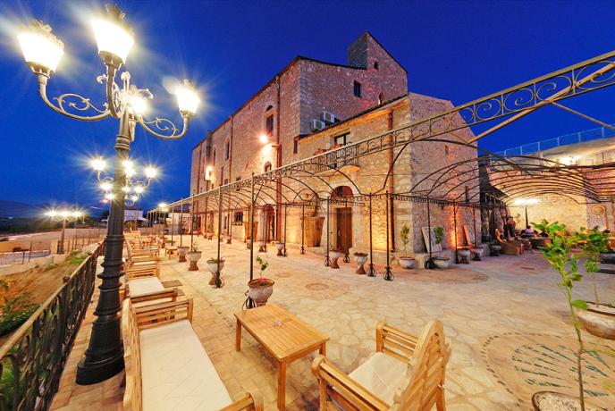 Hotel ad Alcamo, vicino mare con viale esterno