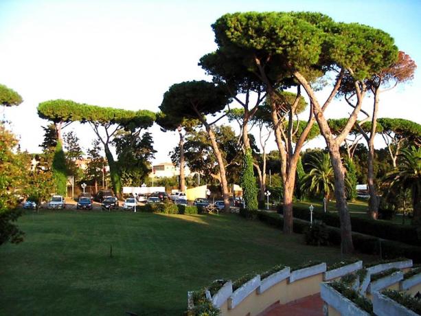 Hotel Anzio parcheggio interno alla struttura  