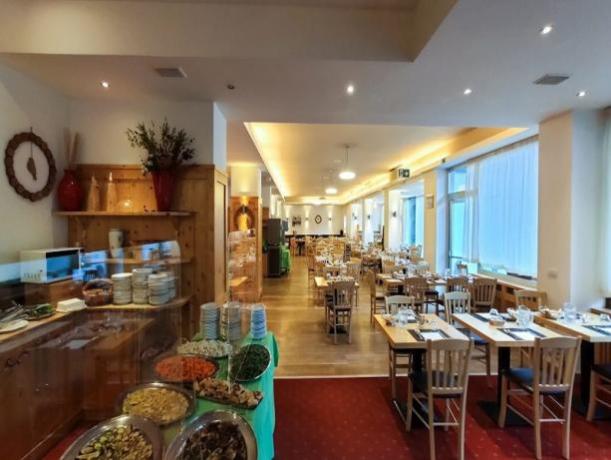 Ristorante con Servizio a Buffet  