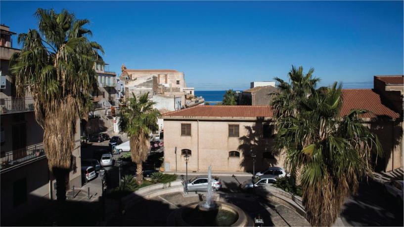 Hotel nella piazza principale a Castellammare  