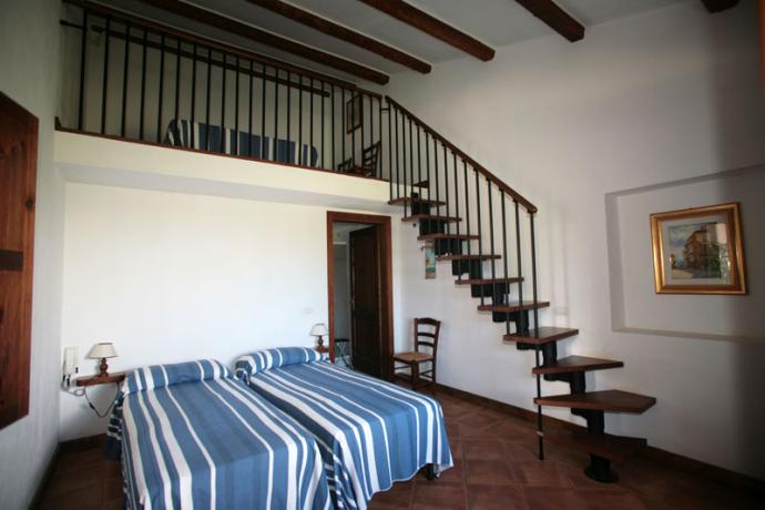 Camera l'olivo per 4persone in agriturismo a Zambrone