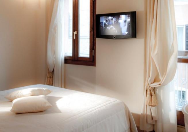 Camera Superior Sigismondo con tv a Verucchio