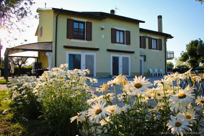 Camere bagno e piscina in Umbria 