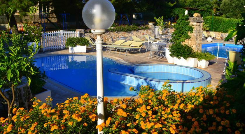 Agriturismo Puglia Piscina scoperta 9mx18m e Jacuzzi esterna 