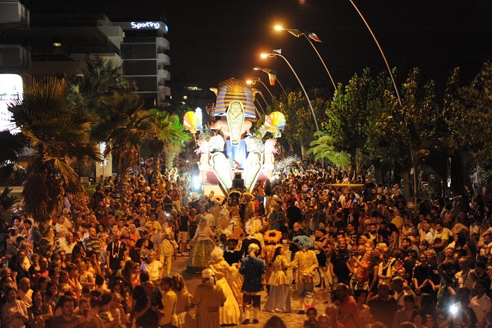 Eventi, Animazione e divertimento; Carnevale estivo