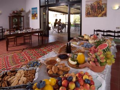 Colazione a Buffet con frutta di stagione 