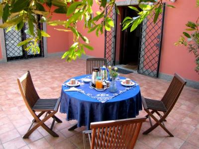 Prima colazione all'aperto