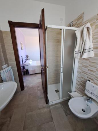 Bagno privato in camera con doccia Vista Assisi