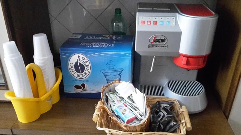 Spazio dedicato al Caffè con macchinetta