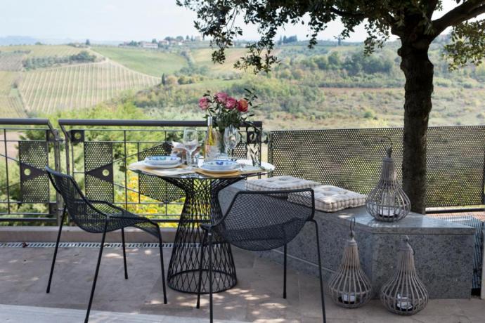 ristorante con terrazza panoramica a san gimignano