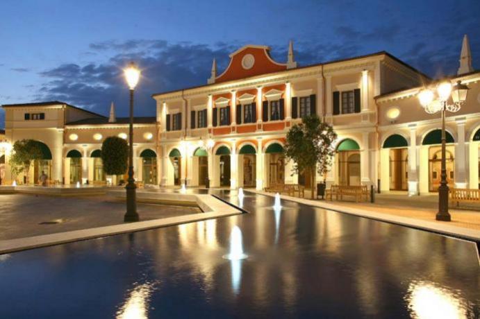 Outlet castel Romano vicino all'Hotel 4 stelle 
