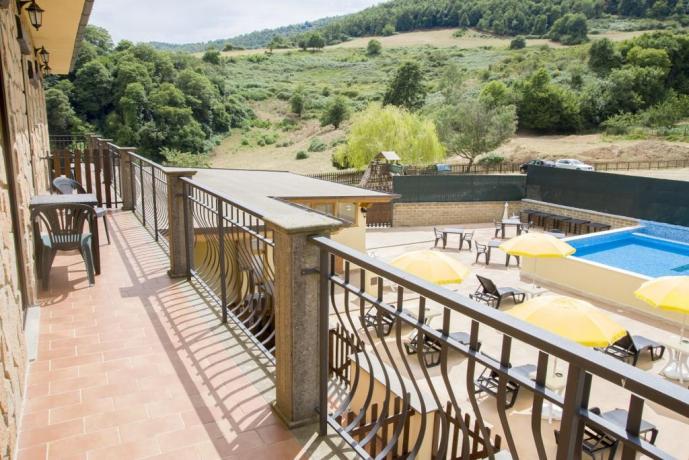 Agriturismo nel Lazio-camera vista piscina 