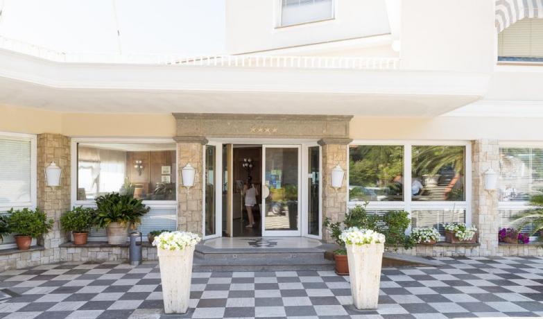 Hotel San Felice Circeo con giardino esterno  