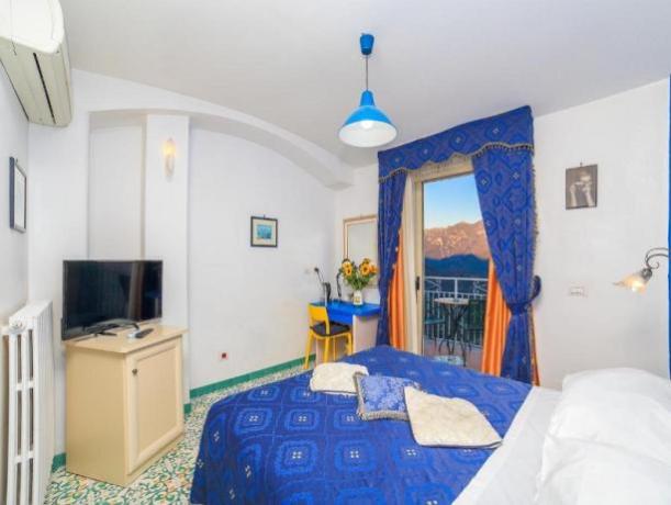 Letto Matrimoniale in Camera con Terrazzino Privato