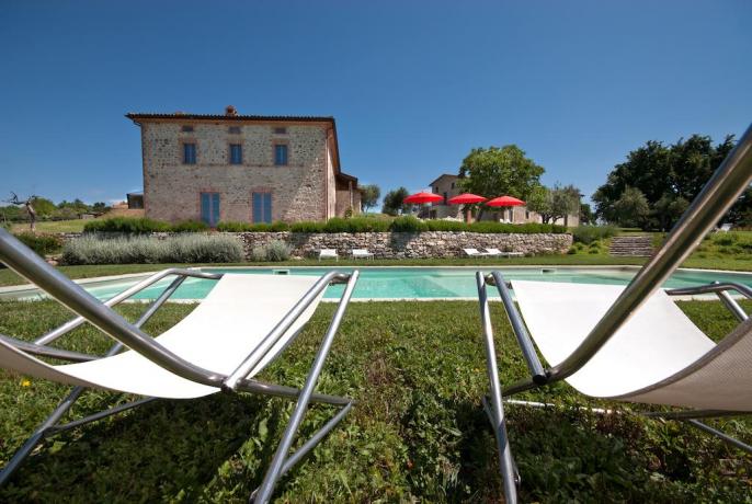 Piscina esterna con sdraio Agriturismo Biologico