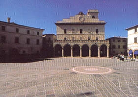 Piazza medievale di Montefalco