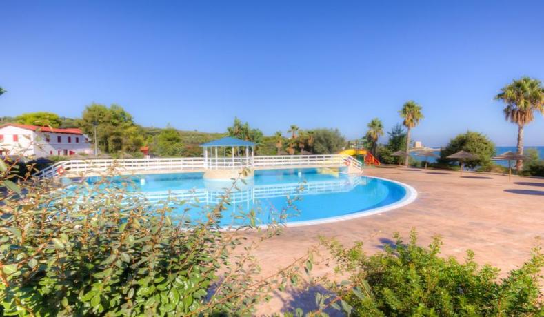 Villaggio economico con piscina e giochi bambini Peschici