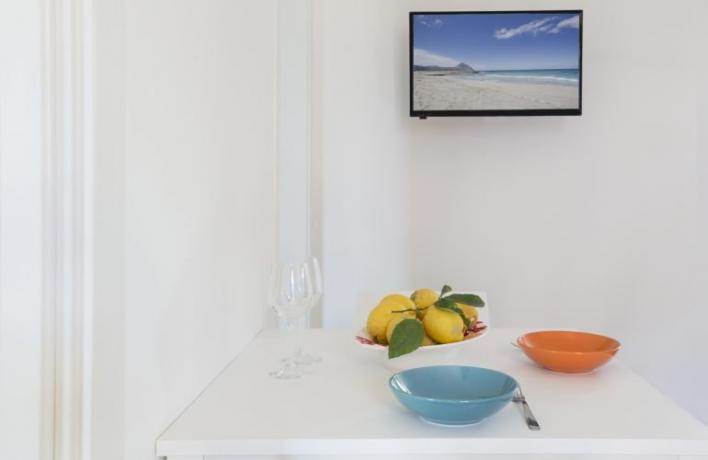 Appartamento vacanze moderno San-Vito-lo-Capo tavolo e tv 