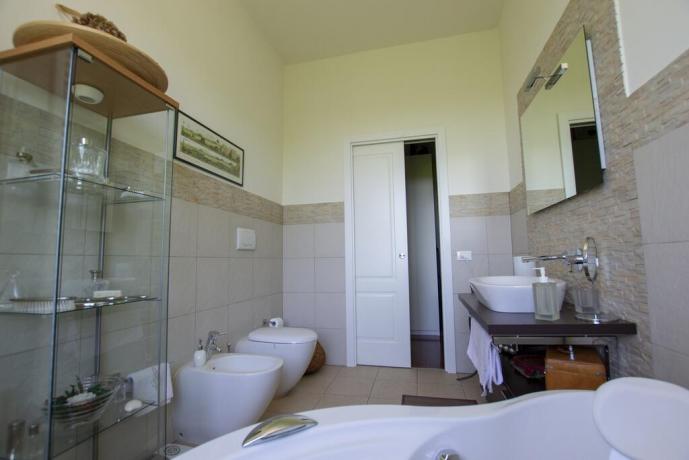 Bagno privato set cortesia in luxury house Chianti 