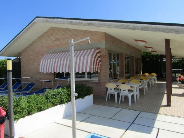 Servizio bar piscina privata Hotel a MilanoMarittima
