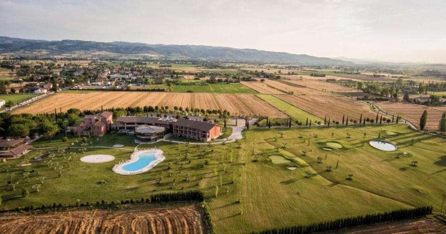 Vista panoramica Tenuta S.Francesco benessere con piscina  