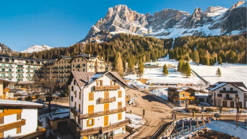 Offerta Last Minute Low Cost Hotel 3 stelle vicino Piste da Sci, Trentino San Martino di Castrozza con Bonus Vacanze Accettato