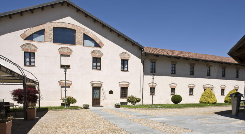 Nelle Langhe Albergo tra Alba e Bra - Dimora Storica Savoia***