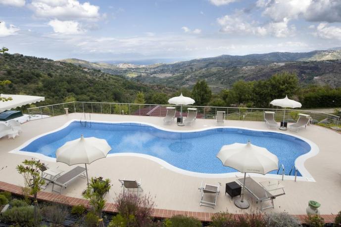 piscina con vista panoramica nel cilento