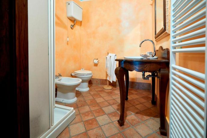 Casale Unciano con asciugamani bagno inclusi 