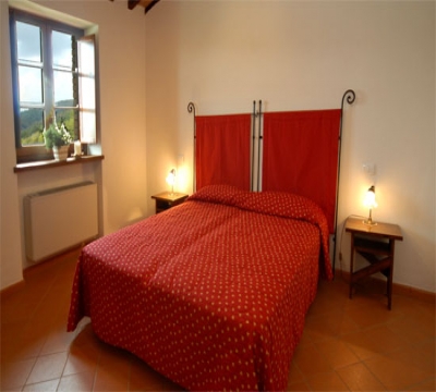 Detail of the double bedroom in Il Poggio apartment