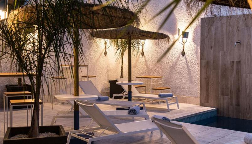 Pool Lounge Bar in Sardegna vicino alle Spiaggie-Chia 