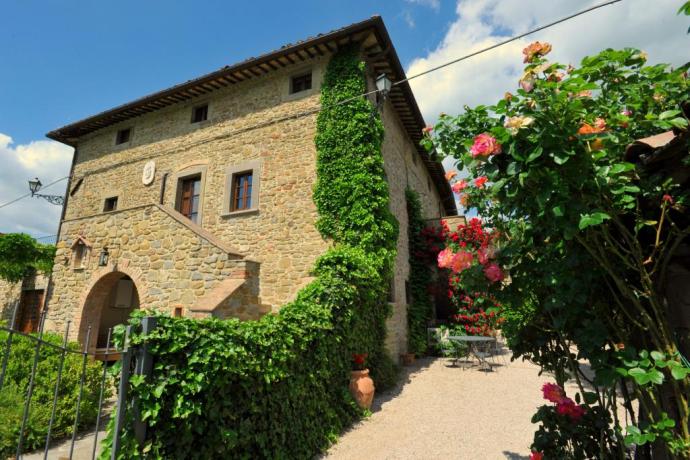 Casale recintato con spazio esterno