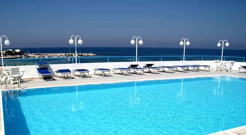 Hotel con Piscina fronte Mare del Salento 