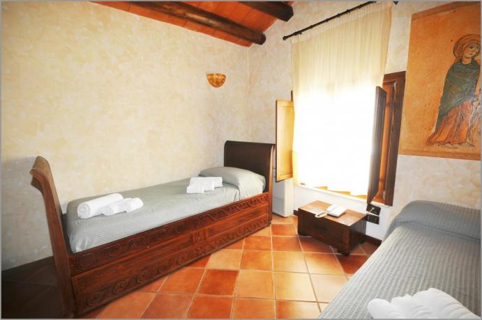 Hotel Alcamo, "STANZA DEGLI SVEVI" tripla letto singolo 