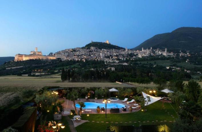 Piscina attrezzata riservata agli ospiti Assisi 