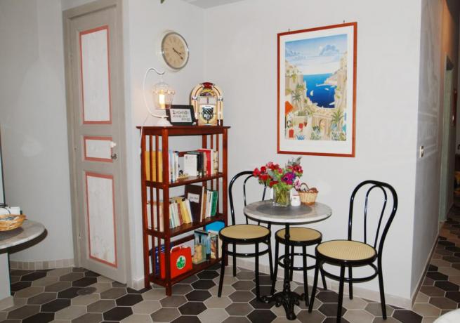 Angolo book crossing B&B Musei Vaticani