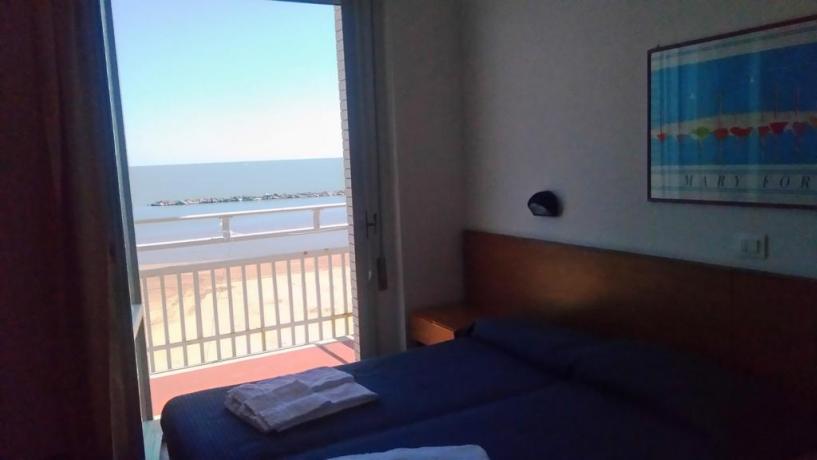 Camera matrimoniale con vista mare hotel Pesaro