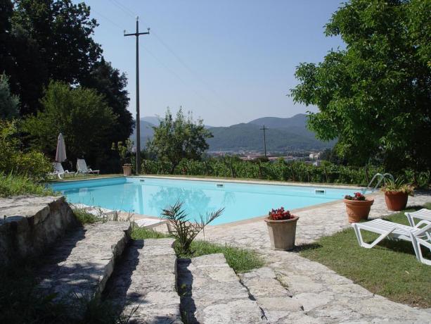 Agriturismo con giardino e piscina vicino Perugia 